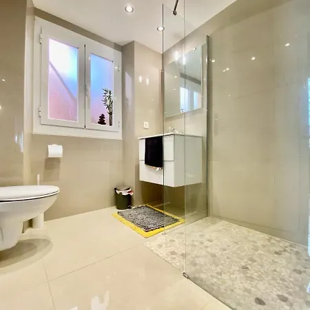 Lovely & Sunny Loft Heart Of With A/c! Nizza