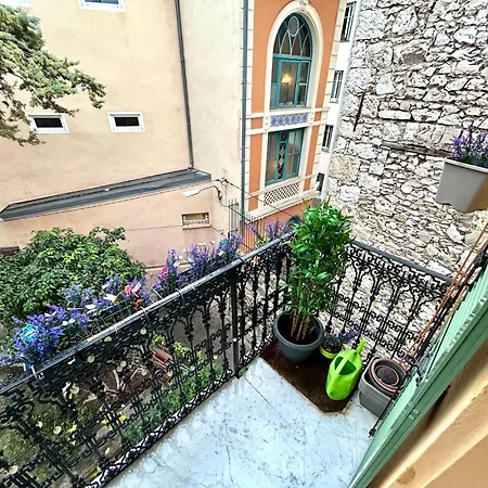 Apartman Lovely & Sunny Loft Heart Of With A/c!