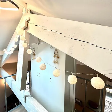 Lovely & Sunny Loft Heart Of With A/c!