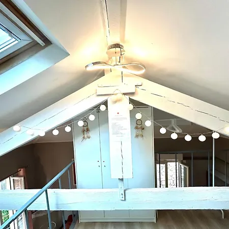 Lovely & Sunny Loft Heart Of With A/c! Appartement