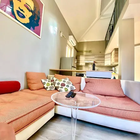 Lovely & Sunny Loft Heart Of With A/c!