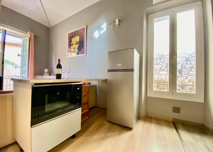 Lovely & Sunny Loft Heart Of With A/c! Nice