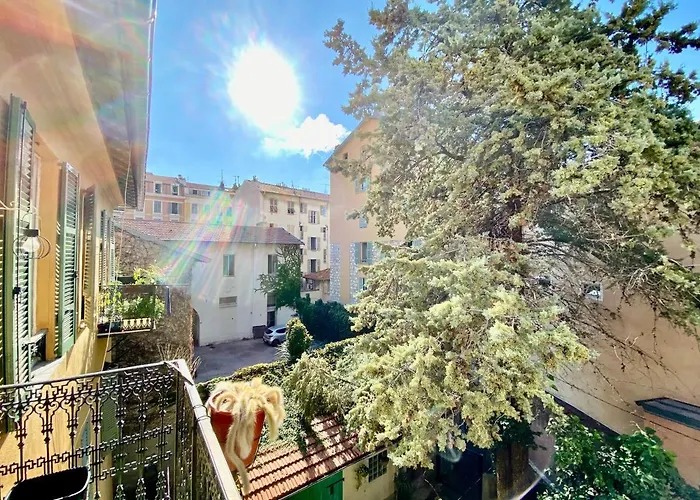 Lovely & Sunny Loft Heart Of With A/c! Nice