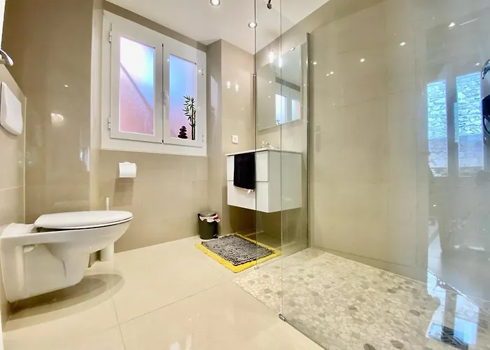 Lovely & Sunny Loft Heart Of With A/c! Nice
