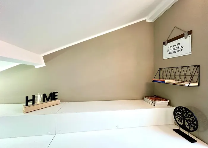 Lovely & Sunny Loft Heart Of With A/c! * Nice
