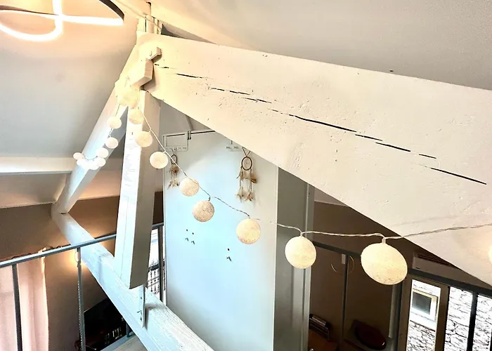 Lovely & Sunny Loft Heart Of With A/c!